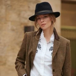 Barbour Mayapple Fedora -Farm House Tack Sales Shop BarbourRobinsonJacket LTA0111OL51 BarbourWhernsideShirt LSH1431WH11 MayappleFedora LHA0459NY71 1 eeb0d3a5 2173 4bad a90b a990a66a2176