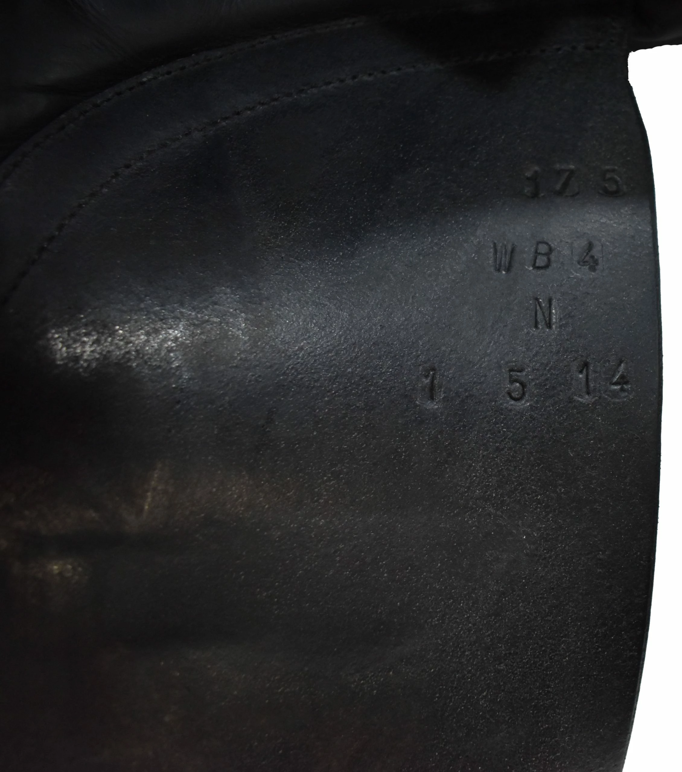 Hulseboss WB4 17.5" Narrow Used Dressage Saddle 4 Hulseboss WB4 17.5" Narrow Used Dressage Saddle - Image 4