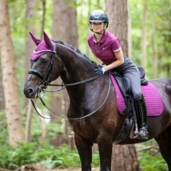 LeMieux Suede Dressage Square Pad 31 LeMieux Suede Dressage Square Pad -Farm House Tack Sales Shop IT01296 LeMieux.Suede .Dressage.Pad Plum Lifestyle